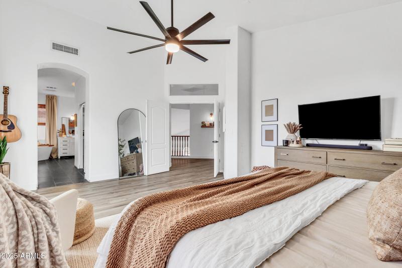 3033 N Sawyer-23_(2048)