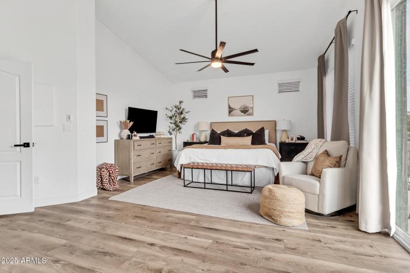 3033 N Sawyer-27_(2048)