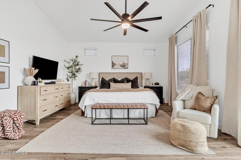 3033 N Sawyer-29_(2048)