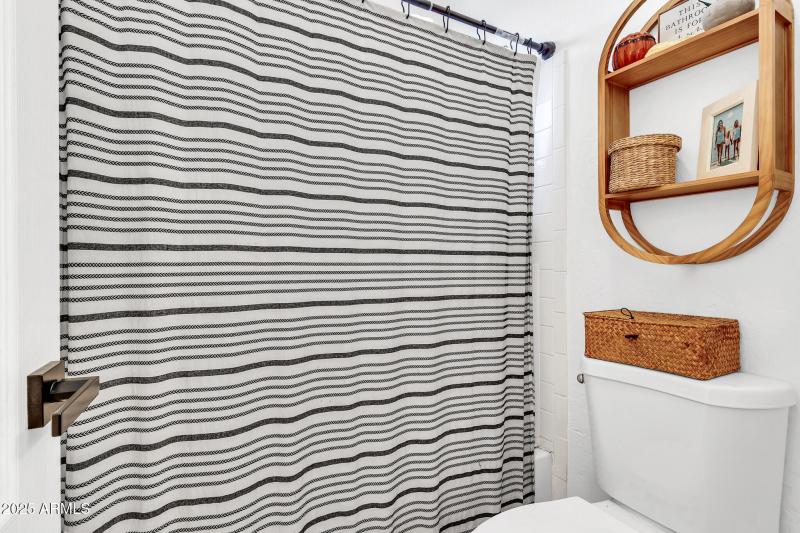 3033 N Sawyer-32_(2048)