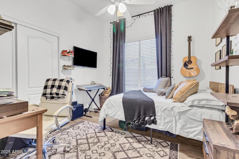 3033 N Sawyer-34_(2048)