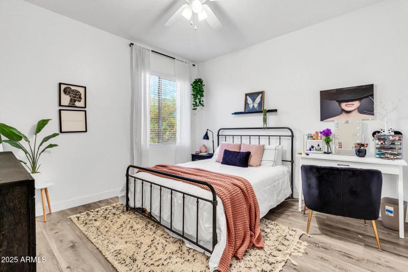 3033 N Sawyer-35_(2048)