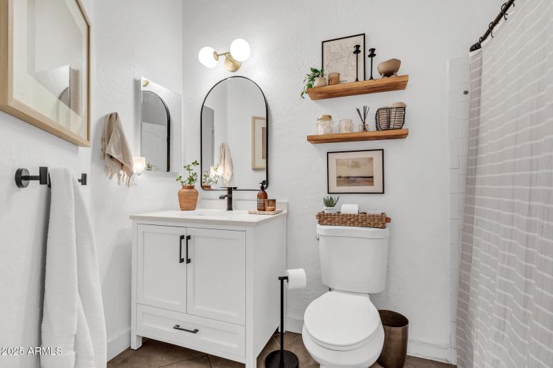 3033 N Sawyer-39_(2048)