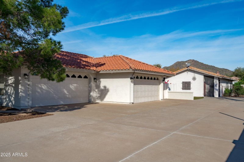 5 Car Garage Plus Parking
