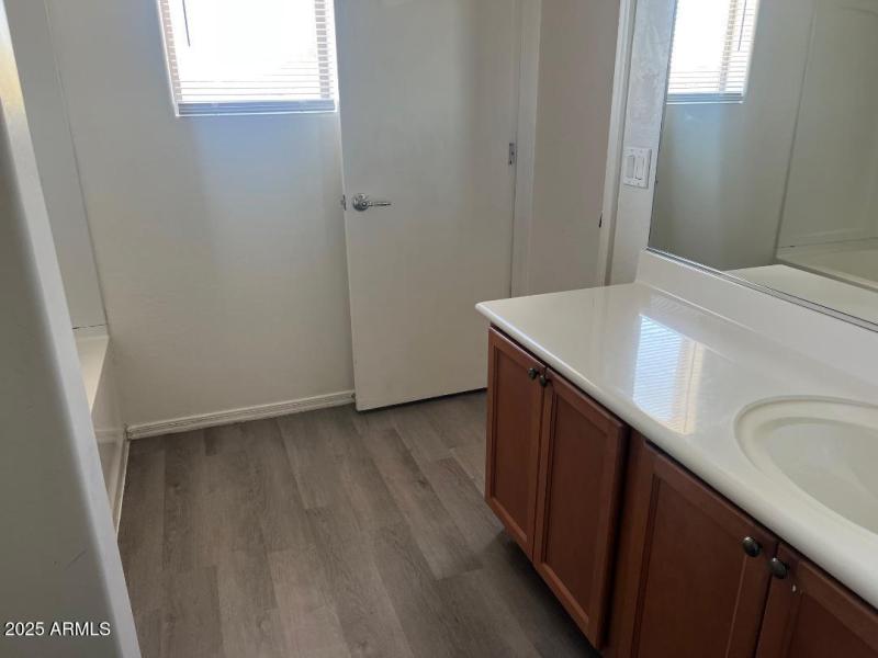 MASTER BATH AT DAISY .1