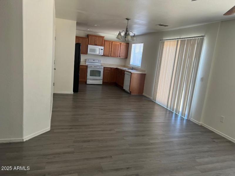 KITCHEN VIEW OF 2982 DAISY.1