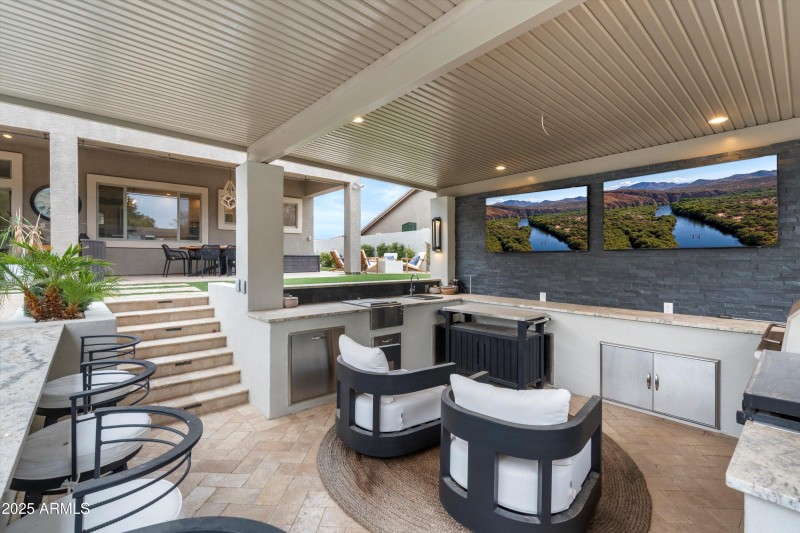 61-Outdoor Living Space