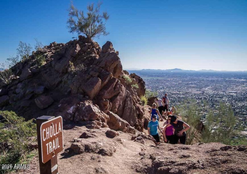 Hiking Cholla Trail
