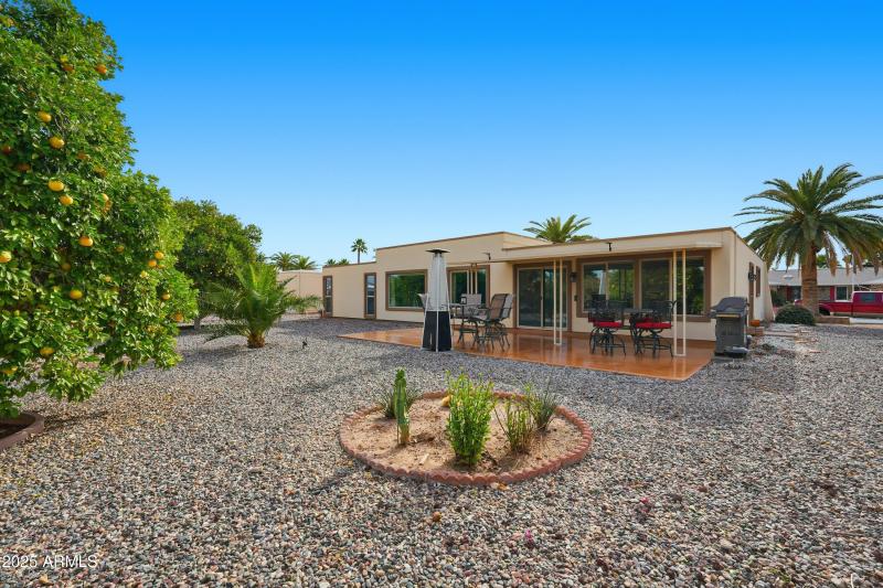 15Back Yard_Covered Patio
