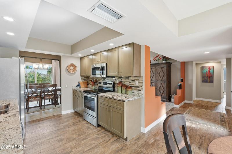 Kitchen_Dining_Foyer Entry