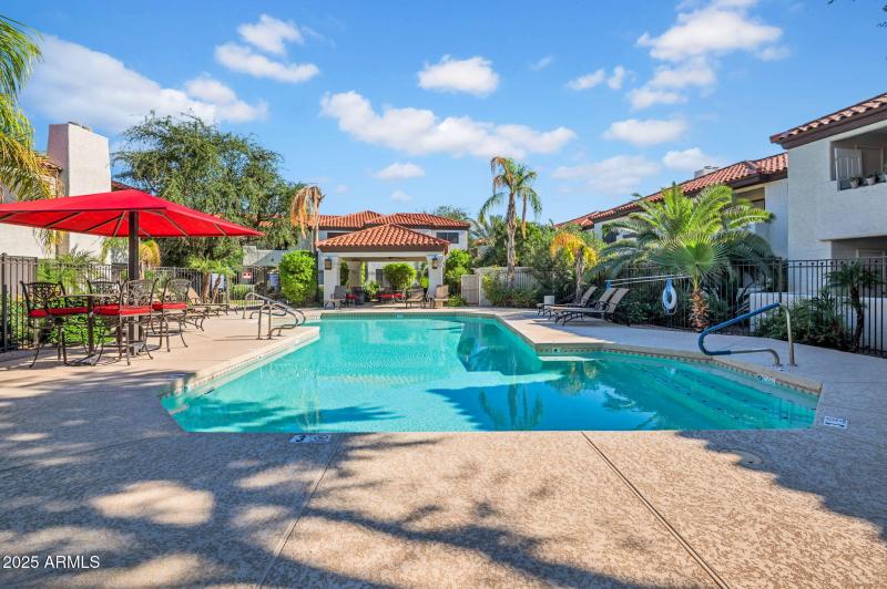 25-web-or-mls-9990 N Scottsdale Rd-25