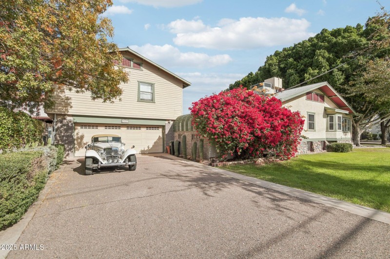 4 car garage and apartments
