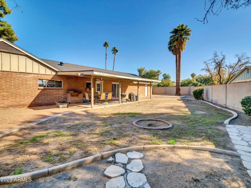 Pool sized Rear Yard