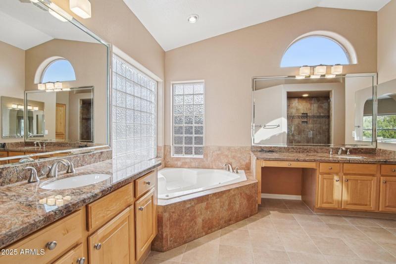 25-web-or-mls-E Desert Flower Ln-S2412-0