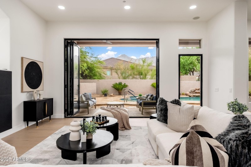 11917 E Mariposa Grande Dr - 12