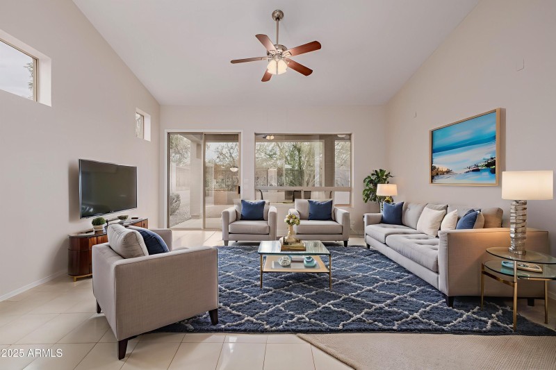 06-Red-Mountain - Living Room - Modern -