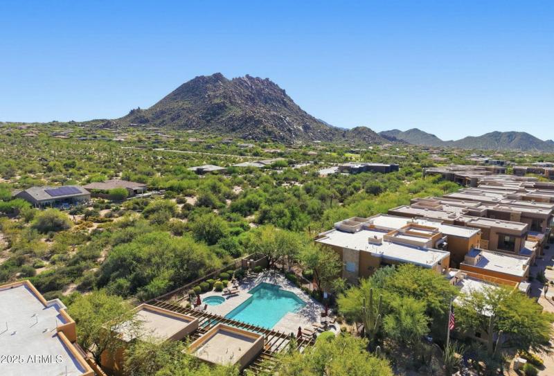 Pinnacle Pointe Unit 2037