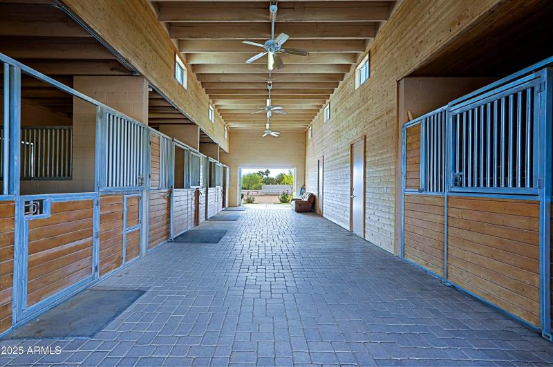Barn 12