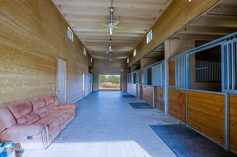 Barn 4