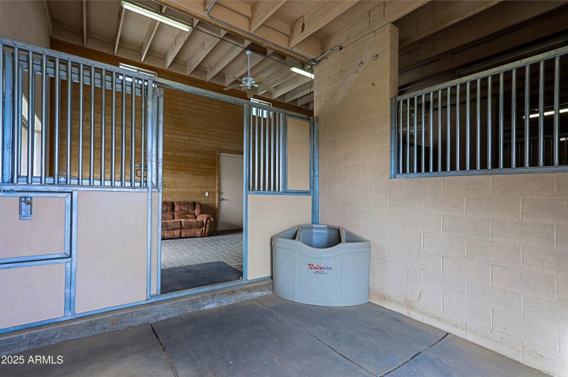 Barn 7