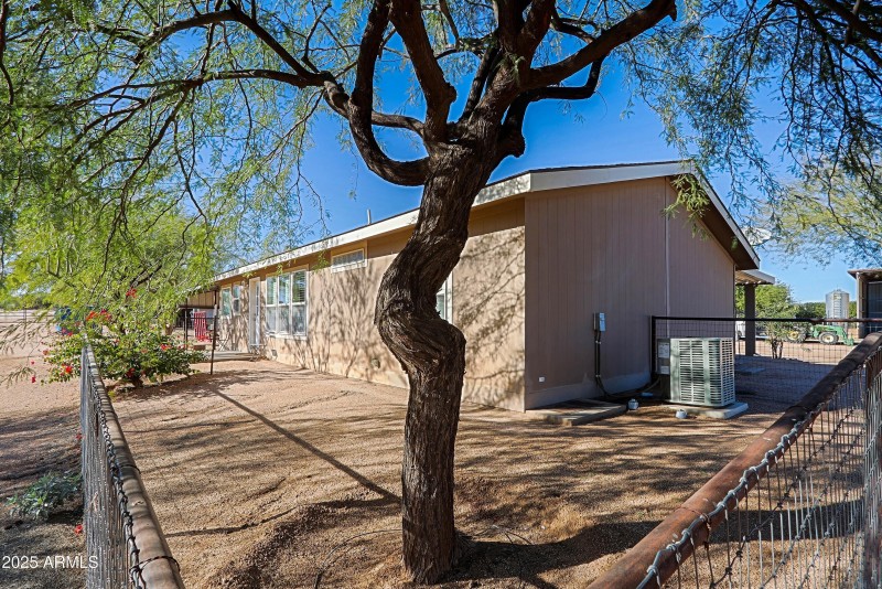 House #2 - Backyard Dog Run