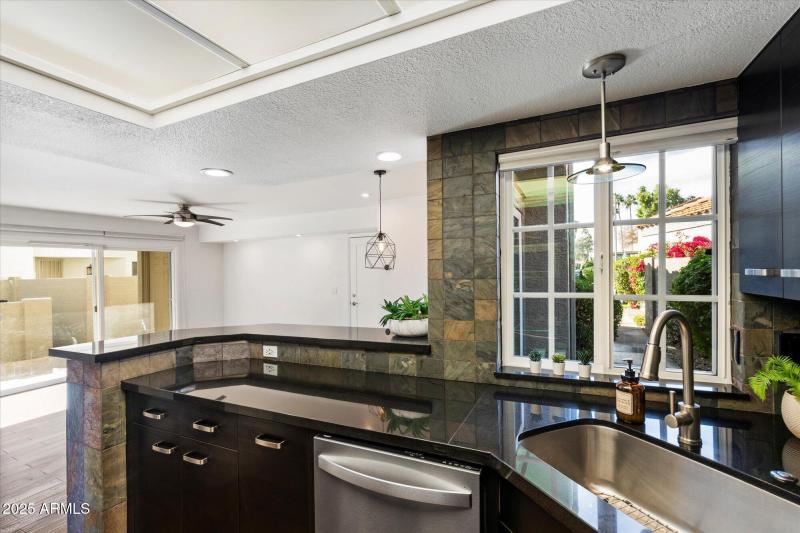 4028-East-Sunnyside-Drive-Phoenix-AZ-850