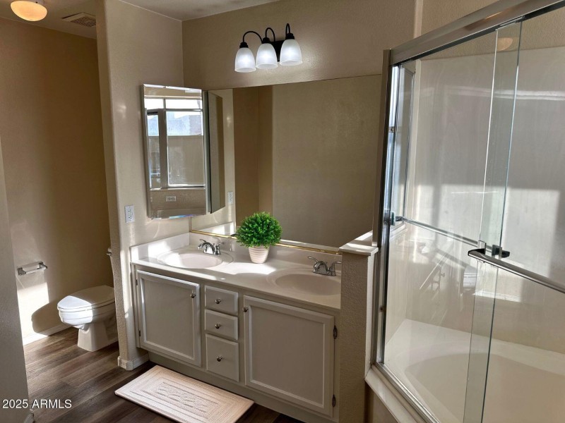 5018 Siesta 3 - 29Primary Bathroom1