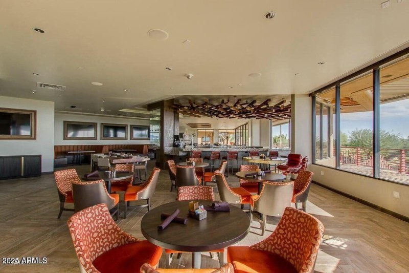 Clubhouse Dining & Lounge