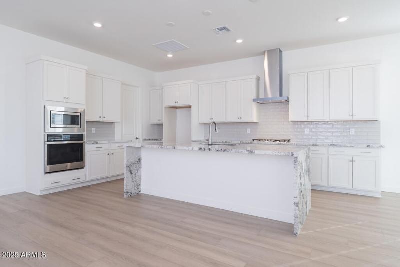 Tri Pointe Terraza 5 - Kitchen-1MLS