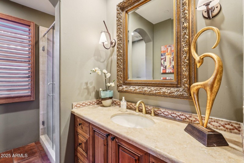 24-web-or-mls-E Golden Eagle Cir-L1012-0