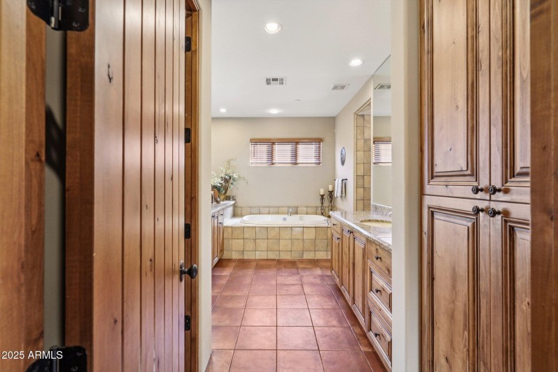 30-web-or-mls-E Golden Eagle Cir-L1012-0