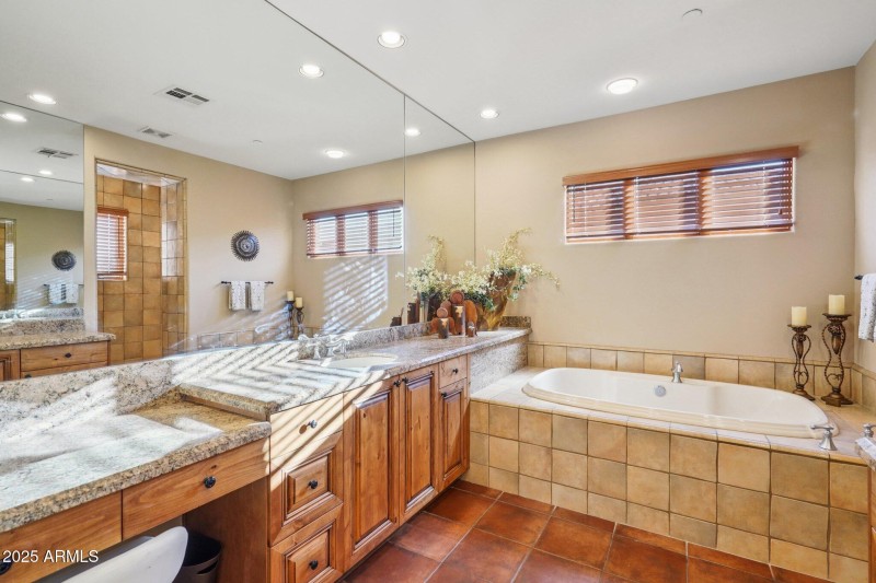 32-web-or-mls-E Golden Eagle Cir-L1012-0