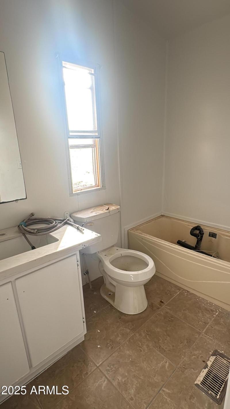 13E1700C-E1E2-40B5-9C7A-B2C2C63BF02F