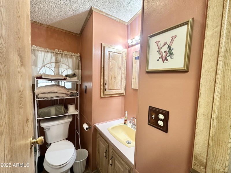 SPACIOUS BATHROOM