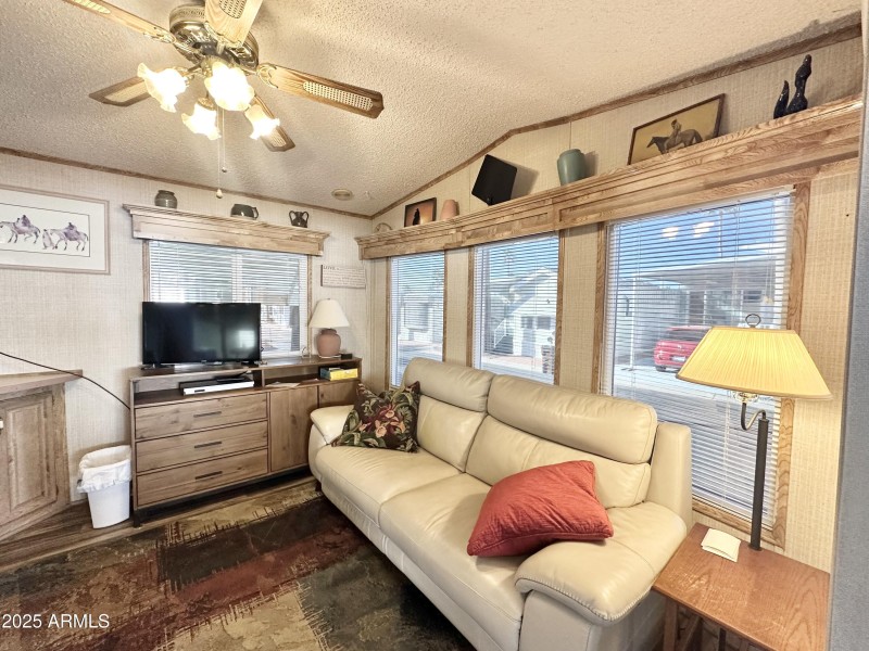 FRONT LIVING SPACE