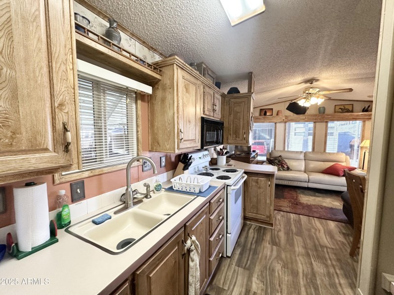 KITCHEN SINK