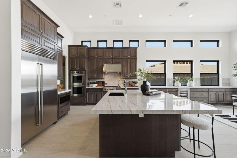 Kitchen W Ample Storage