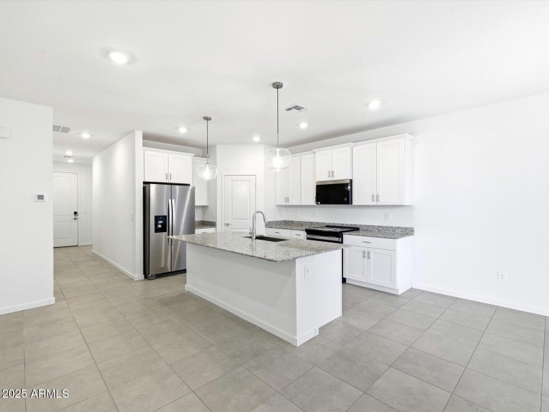 24602 W CHAMBERS Street