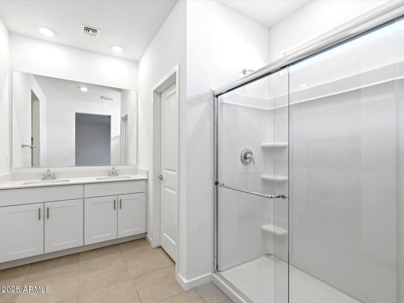 24624 W CHAMBERS Street