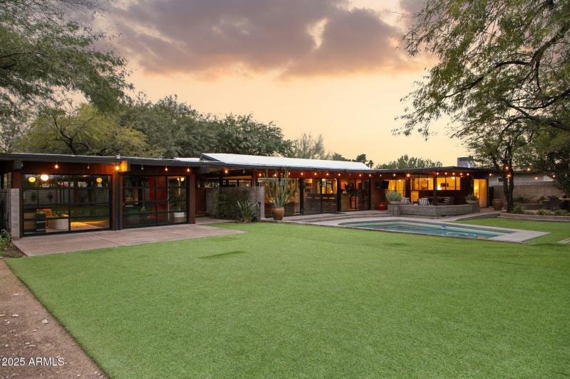 Beautiful Large Open Space Backyard