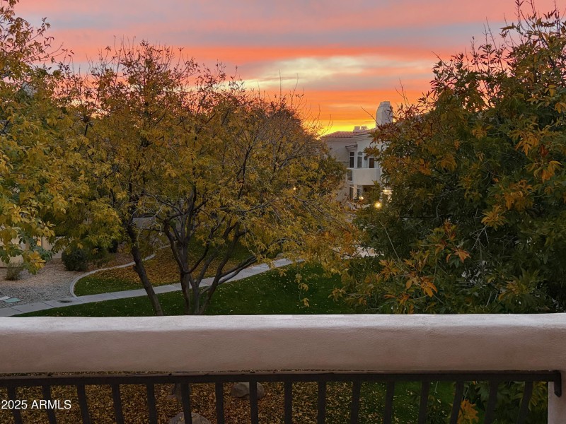 SUNSET VIEW BACK BALCONY