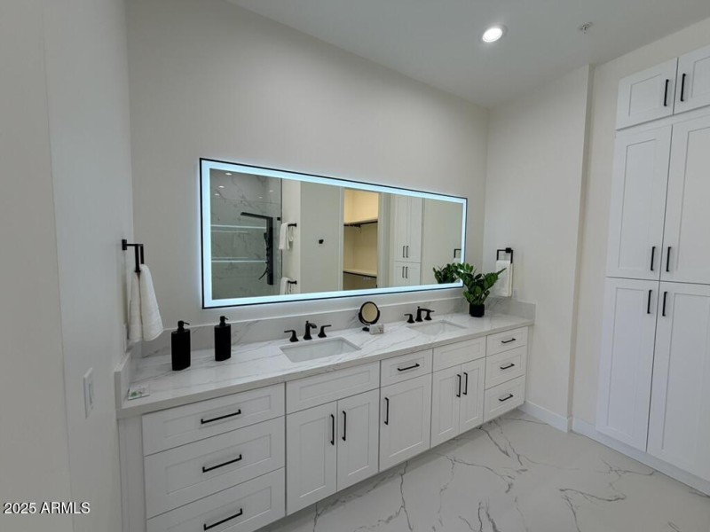 16C8A729-9E38-479C-9877-7089E1192D1A_1_1