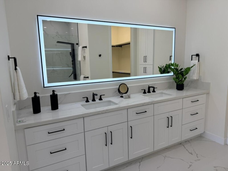 B1B0B4DD-A4C7-45CC-B700-B4BE3A191723_1_1