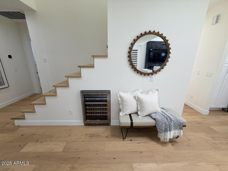 B9CA7B57-50B1-443E-9259-8AE871E6F25F_1_1