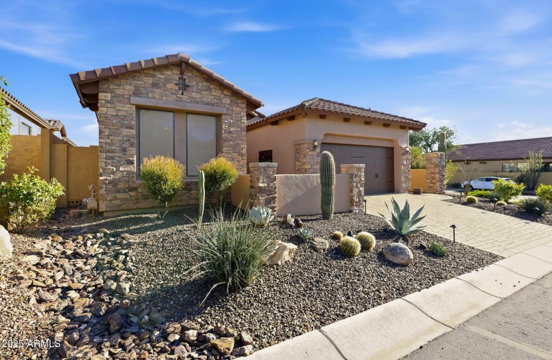 2-web-or-mls-1915 N Woodruff Mesa, AZ 85