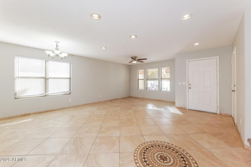 004-photo-living-room-15044124