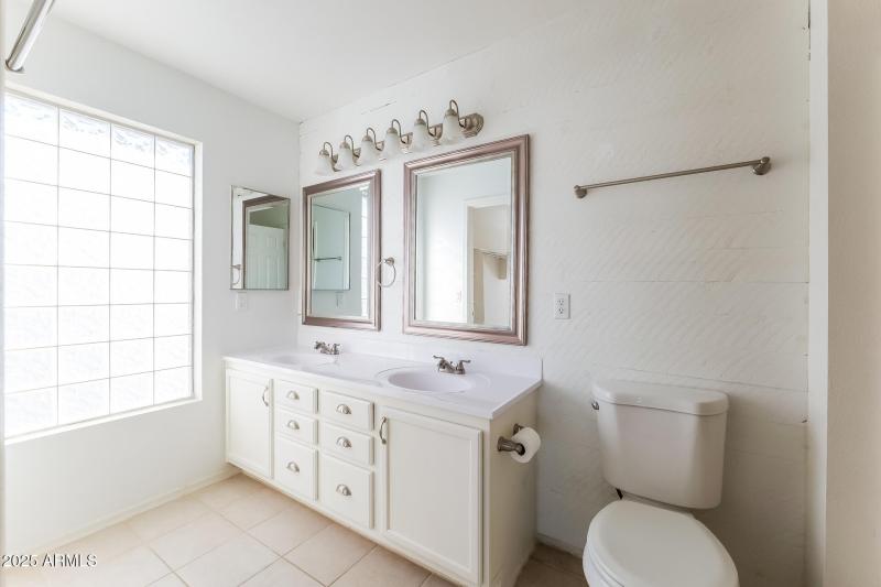 013-photo-main-bedroom-15044110