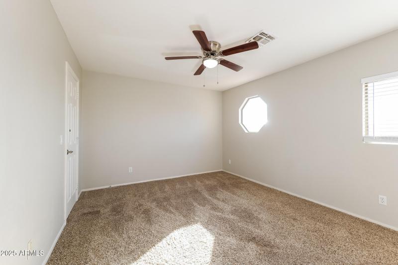 018-photo-bedroom-15044116