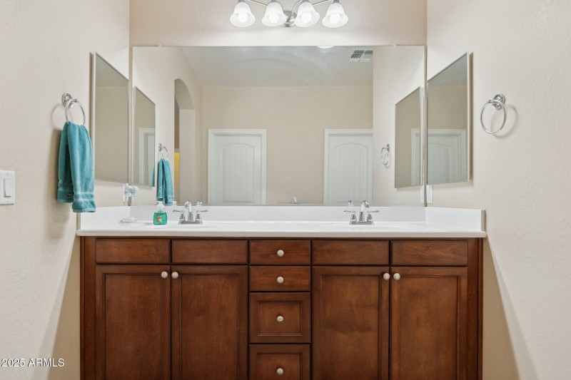 25-web-or-mls-1311-e-barrett-dr