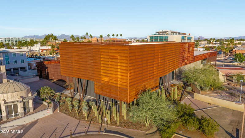 Walk to Western Spirit Museum